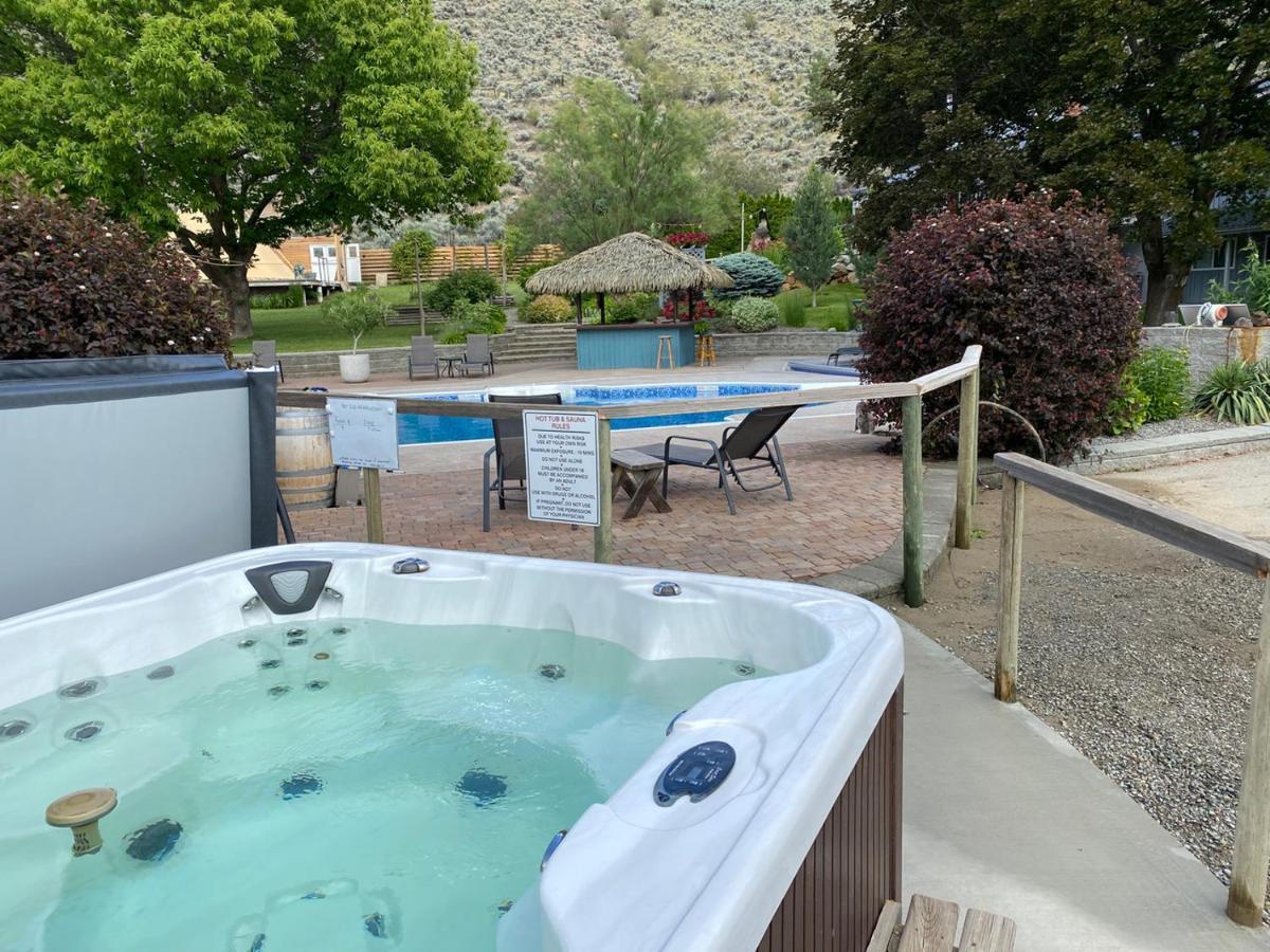 Similkameen Wild Resort & Winery Retreat Osoyoos Esterno foto