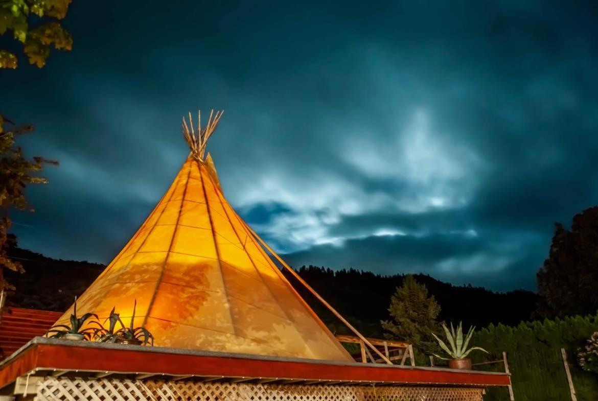 Similkameen Wild Resort & Winery Retreat Osoyoos Esterno foto