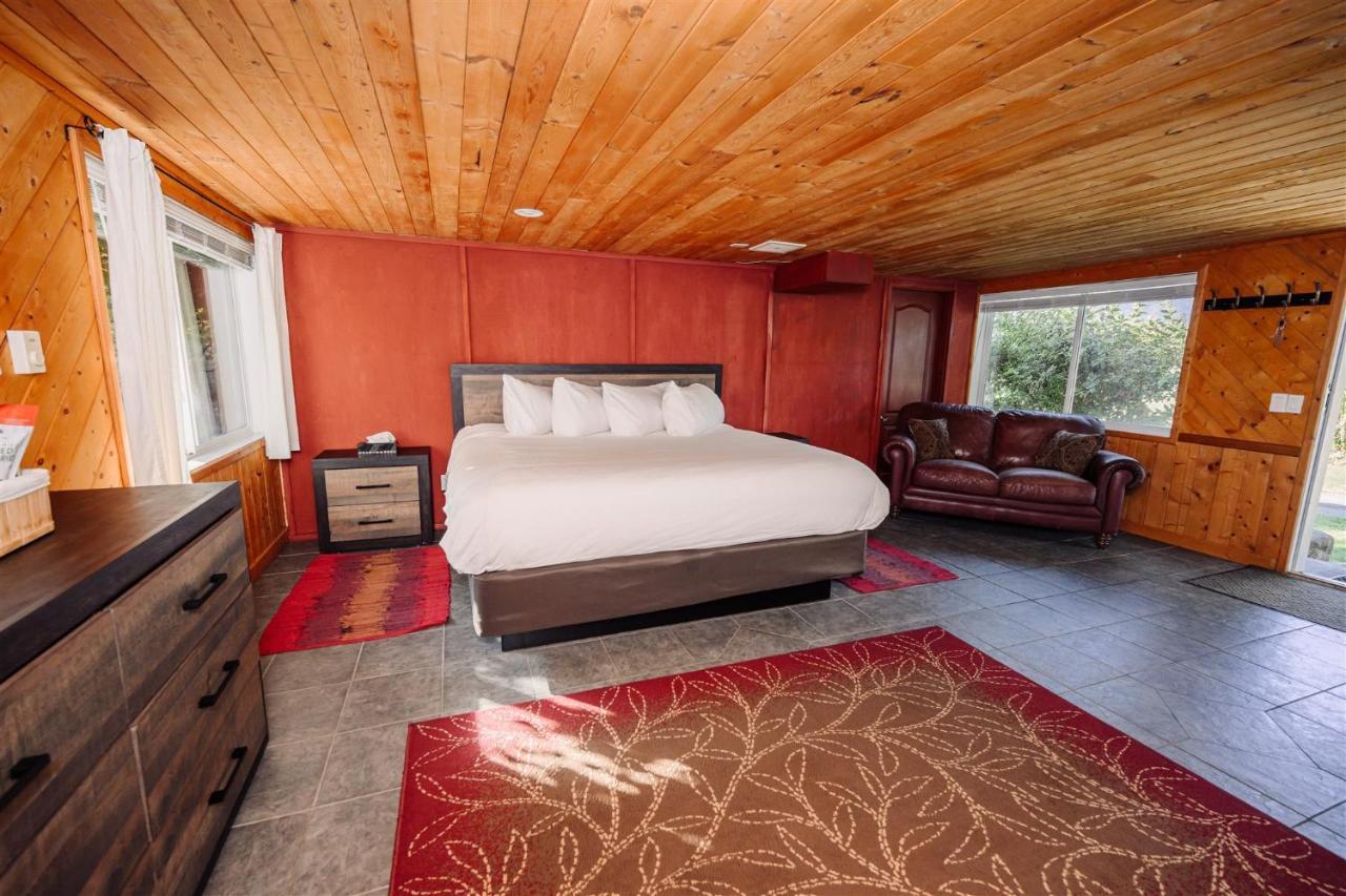 Similkameen Wild Resort & Winery Retreat Osoyoos Esterno foto